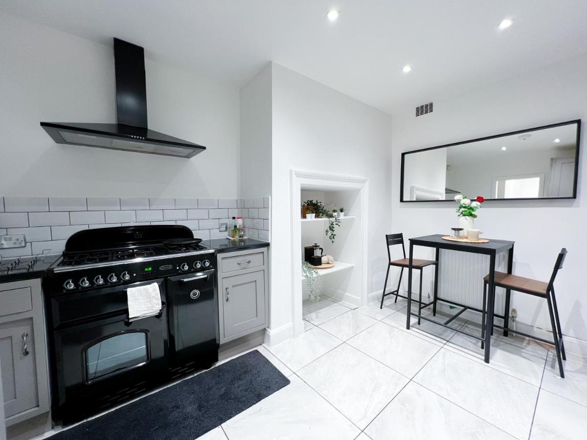 Appartamento Stylish 3 Bed Flat With Garden Londra Esterno foto