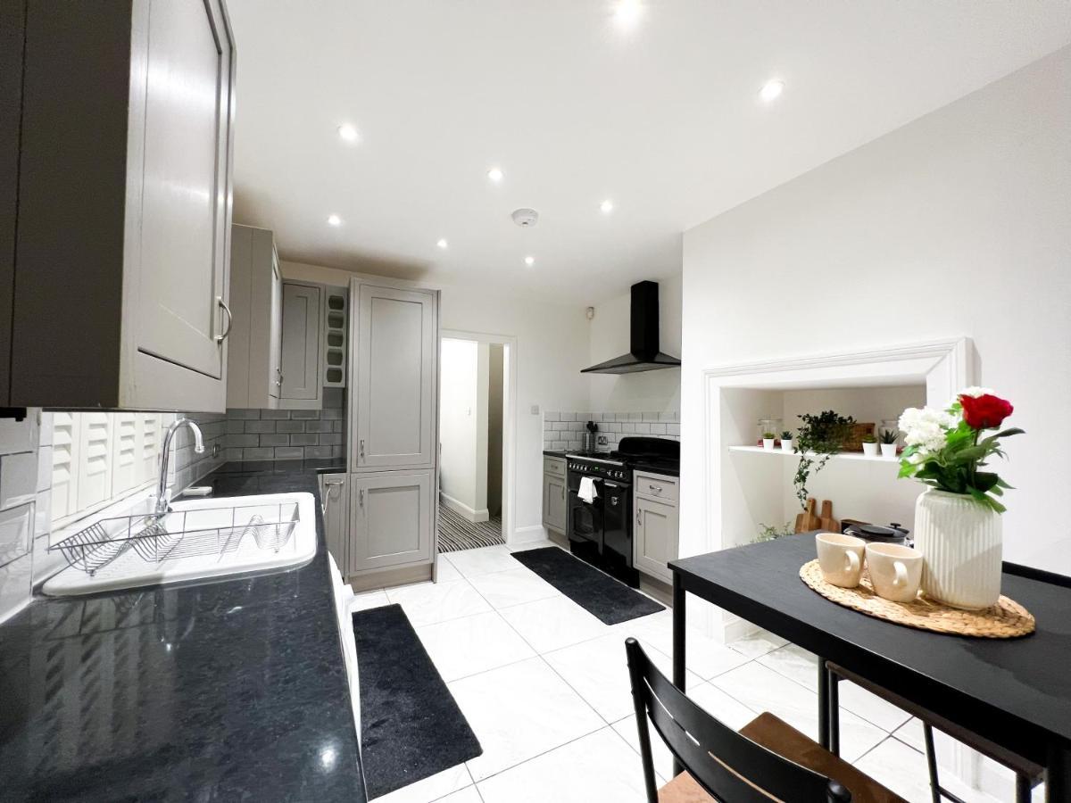 Appartamento Stylish 3 Bed Flat With Garden Londra Esterno foto