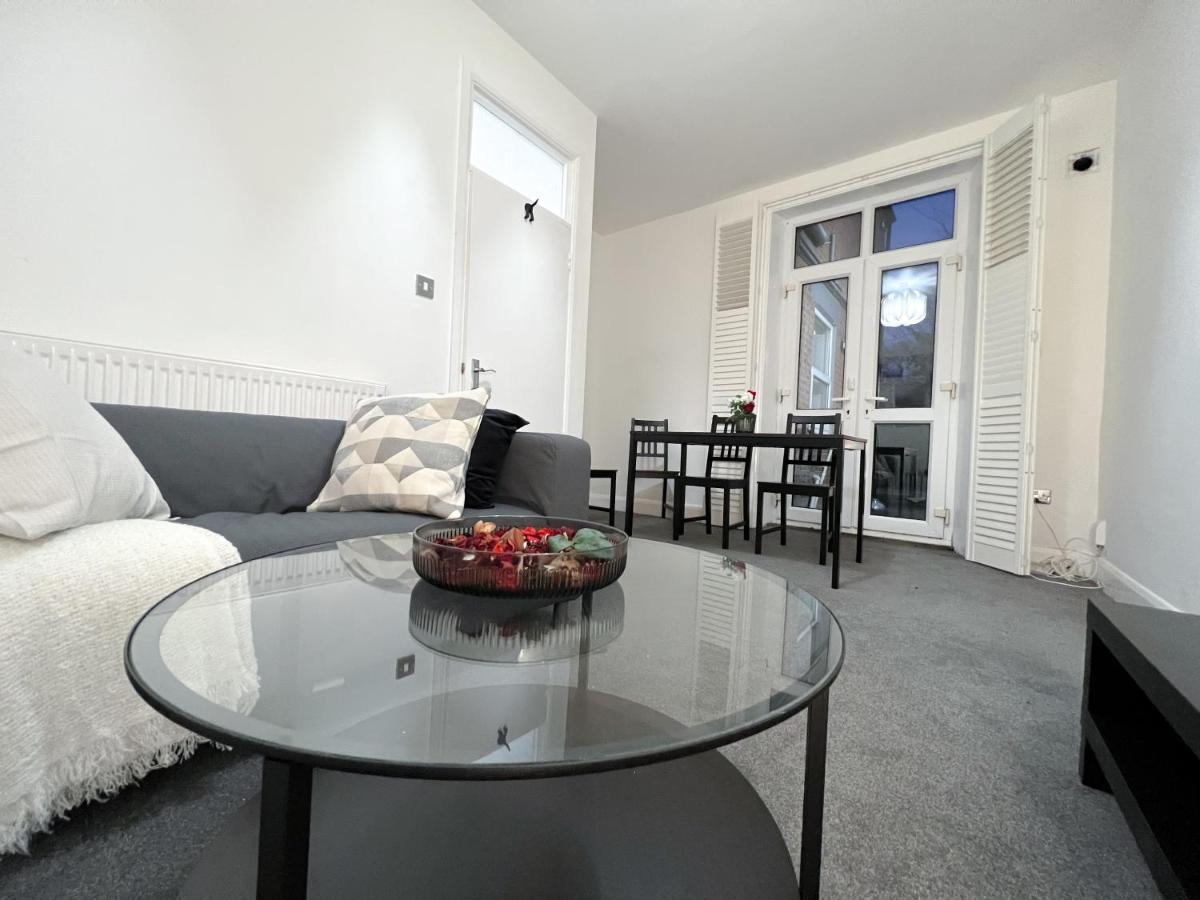 Appartamento Stylish 3 Bed Flat With Garden Londra Esterno foto